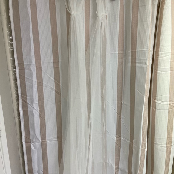 Bridal veil sleeves - Picture 3 of 3